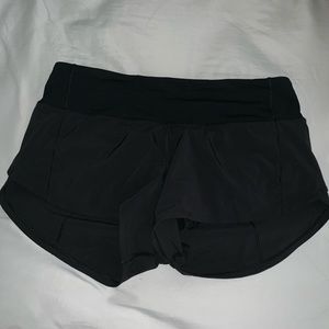 Black Lulu lemon speed up shorts 2.5” size 4